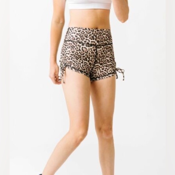 Zyia Leopard Brilliant Double Scrunchy Hustle Shorts - Picture 8 of 9